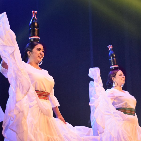 LATINOS , DANZA DE LAS BOTELLAS